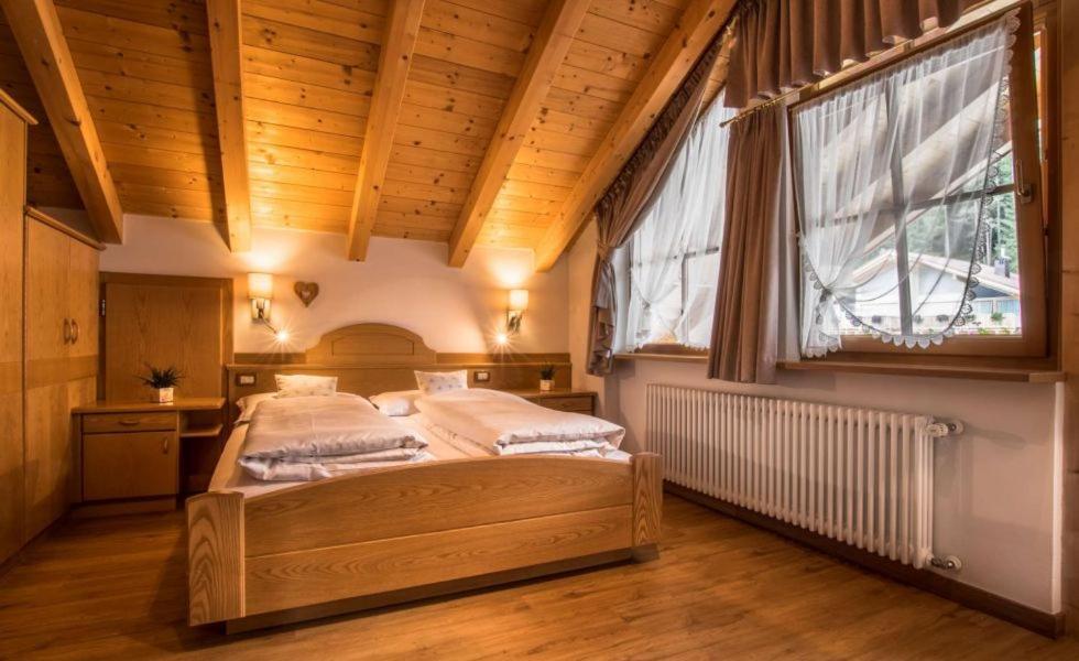 Ciasa Montanara Hotel La Villa  Bagian luar foto